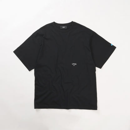 AUTHENTIC S/S STACKED GRAPHIC TEE
