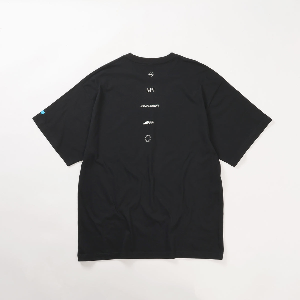 AUTHENTIC S/S STACKED GRAPHIC TEE