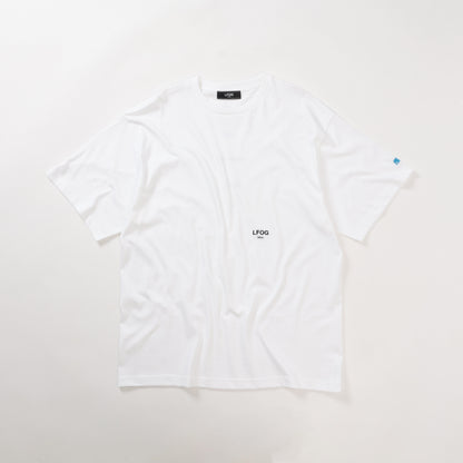 AUTHENTIC S/S STACKED GRAPHIC TEE